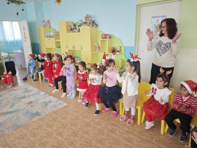 Посрещане на дядо Коледа - ДГ Снежанка - Зетьово