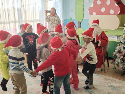 Дядо Коледа в детската градина - ДГ Снежанка - Зетьово